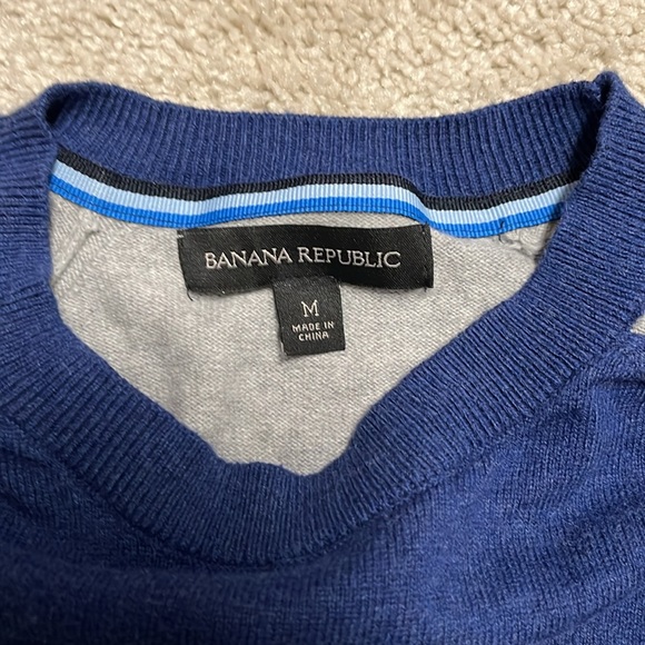 Banana Republic Sweater - Picture 4 of 4
